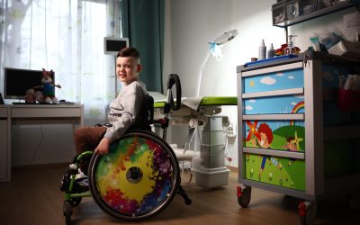 Tízezer lépés a méltóbb ellátás felé – Kisbuszra gyűjt a kerekesszékes gyermekek biztonságos szállításához a Bethesda Gyermekkórház